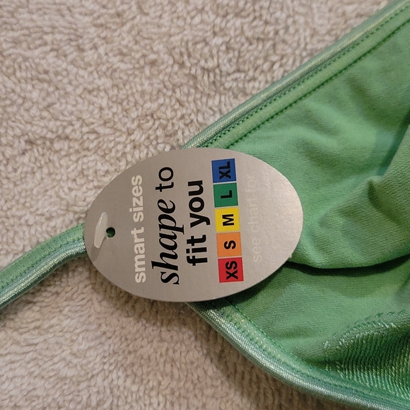 2 New Hanes Classic Comfort Flex Bra's. Size Medium - Picture 15 of 16